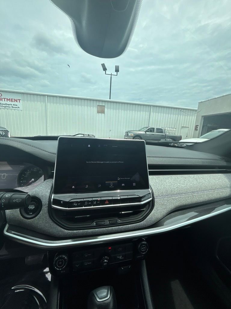 Used 2024 White Jeep Latitude image 15