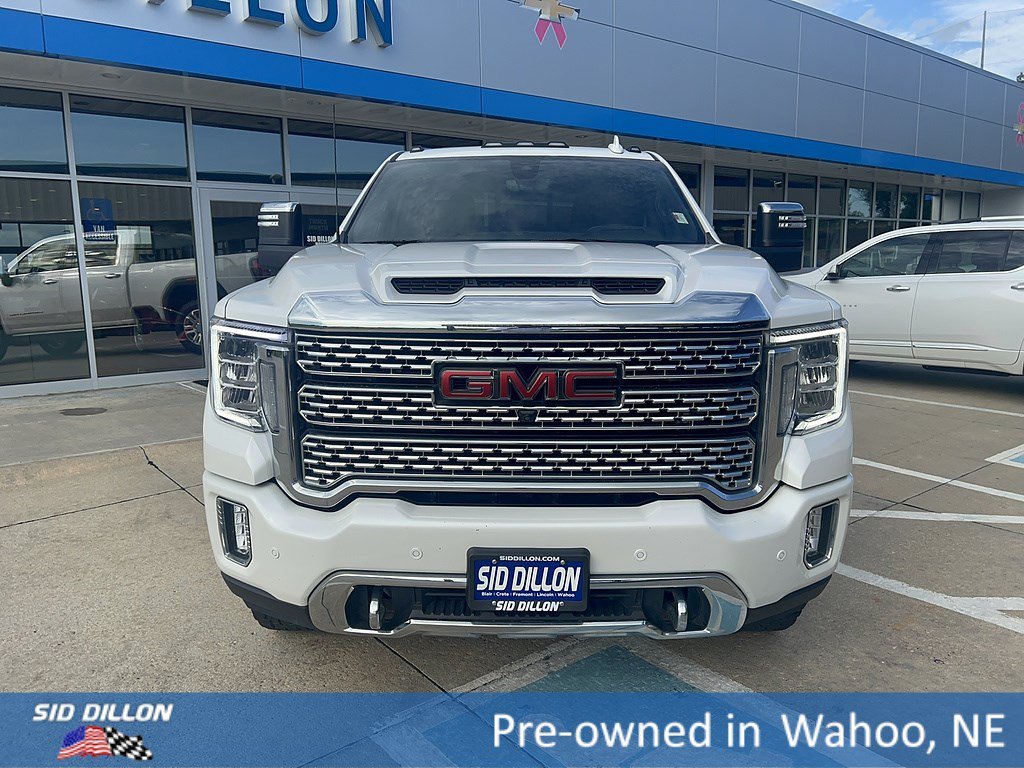 Used 2021 White Frost Tricoat GMC Denali image 9