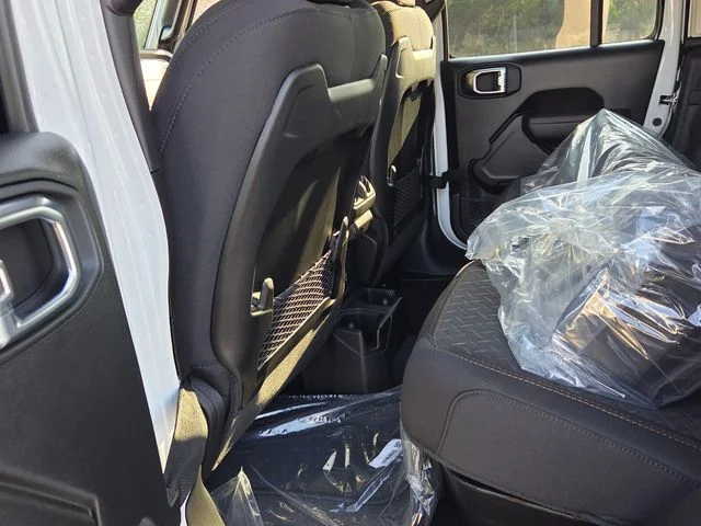 New 2026 Bright White Clear-Coat Exterior Paint Jeep Mojave image 8