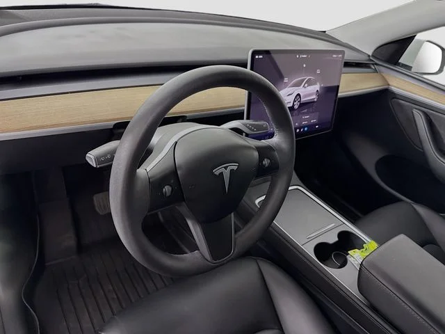 Used 2023  Tesla Long Range image 9