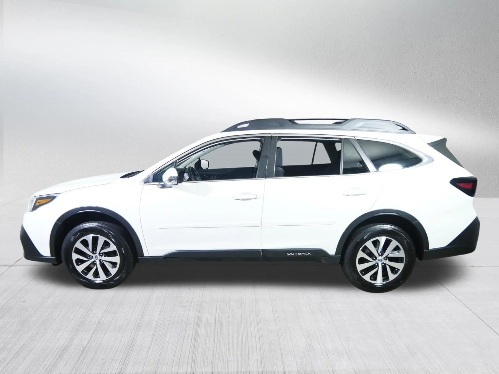 Used 2022 Crystal White Pearl Subaru Premium image 4