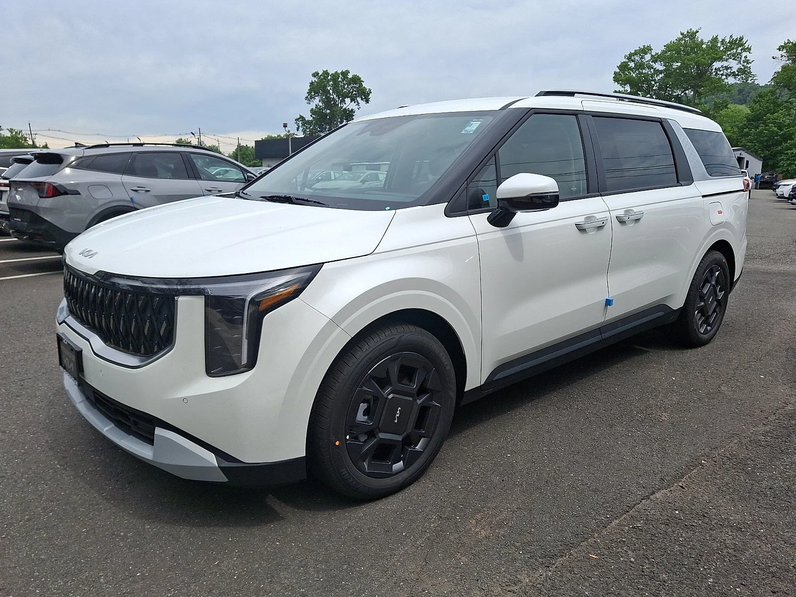 New 2026 Snow White Pearl Kia EX image 3