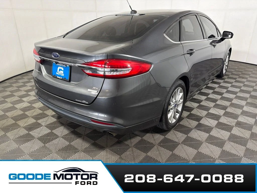 Used 2017 Gray Ford SE image 7