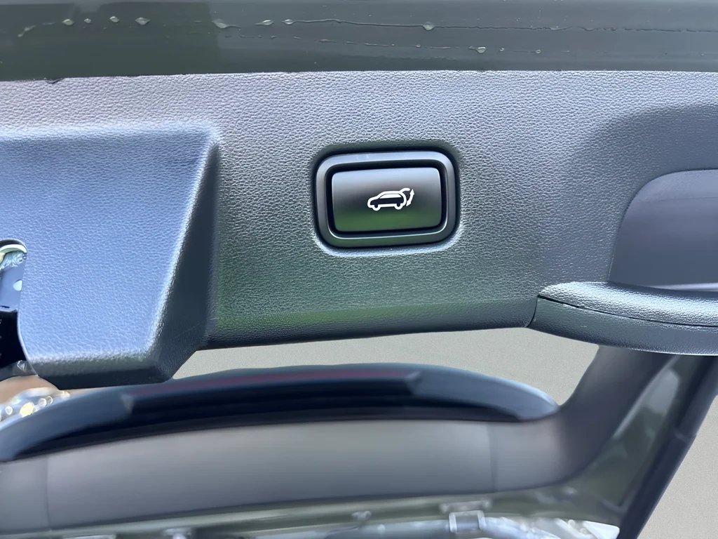Used 2025 Green Hyundai SEL image 40