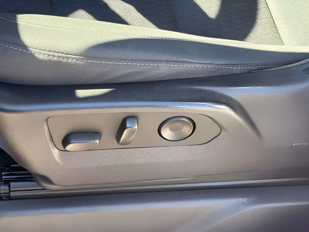 Used 2022 Summit White Chevrolet Custom image 19