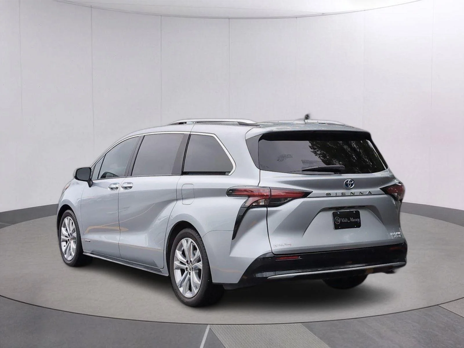 Used 2021 Celestial Silver Metallic Toyota Platinum 7-Passenger image 3