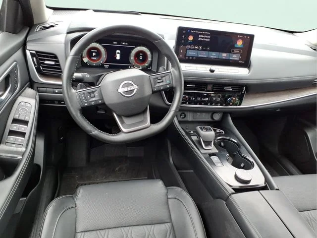 Used 2025 Gold Nissan Platinum image 17