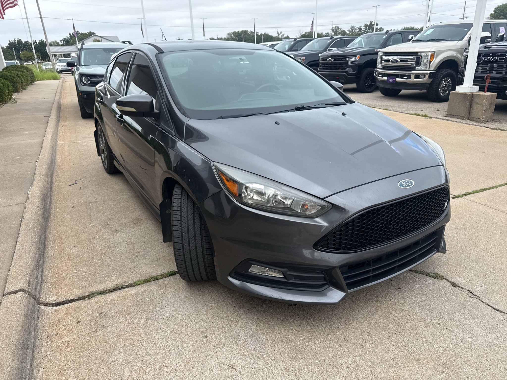 Used 2017 Magnetic Ford ST image 4