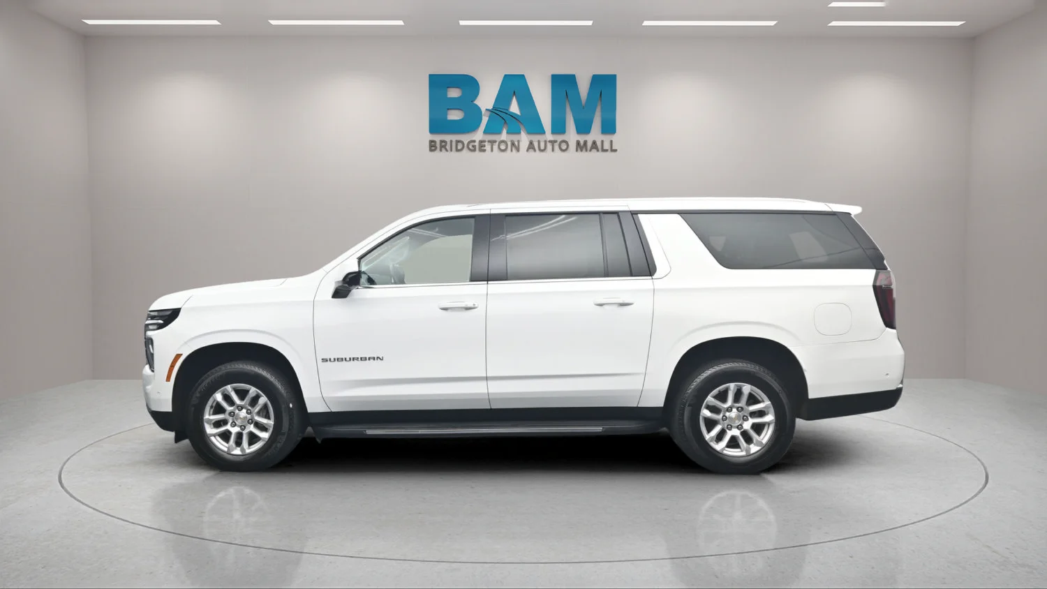 Used 2025 Summit White Chevrolet LT image 3