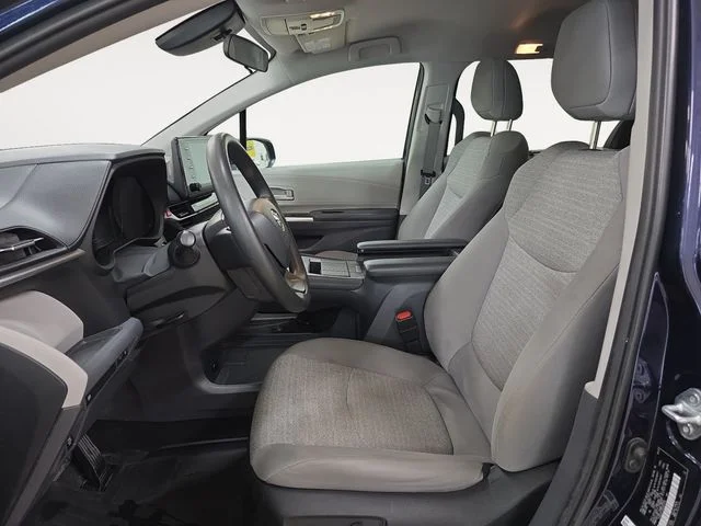 Used 2022  Toyota LE image 9