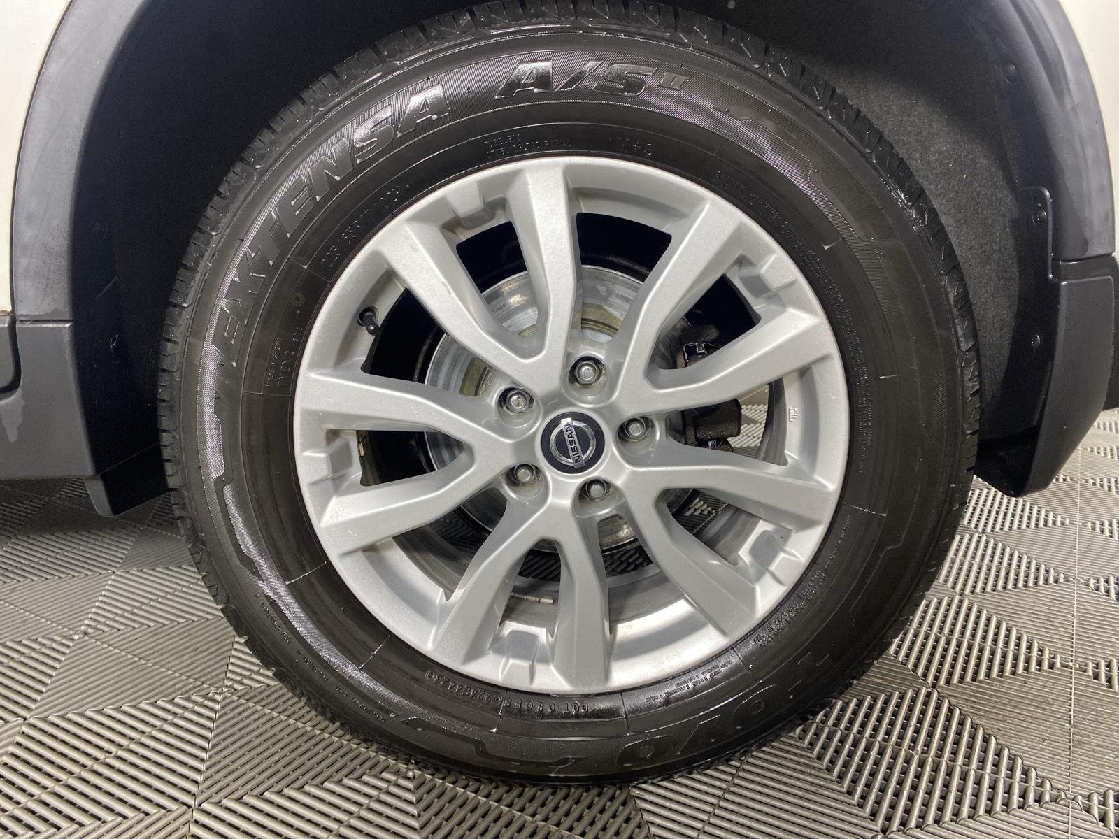 Used 2020 Pearl White Tricoat Nissan SV image 9