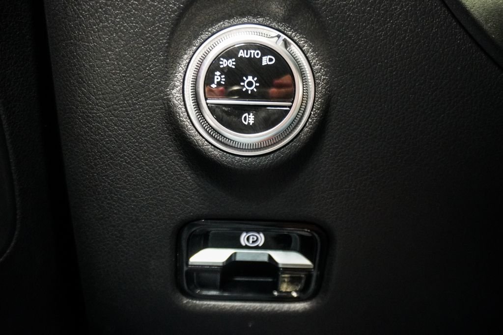 Used 2025 White Mercedes-Benz C 300 image 25