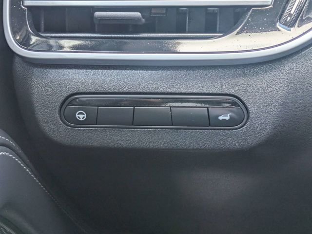 Used 2023 White INFINITI LUXE image 25