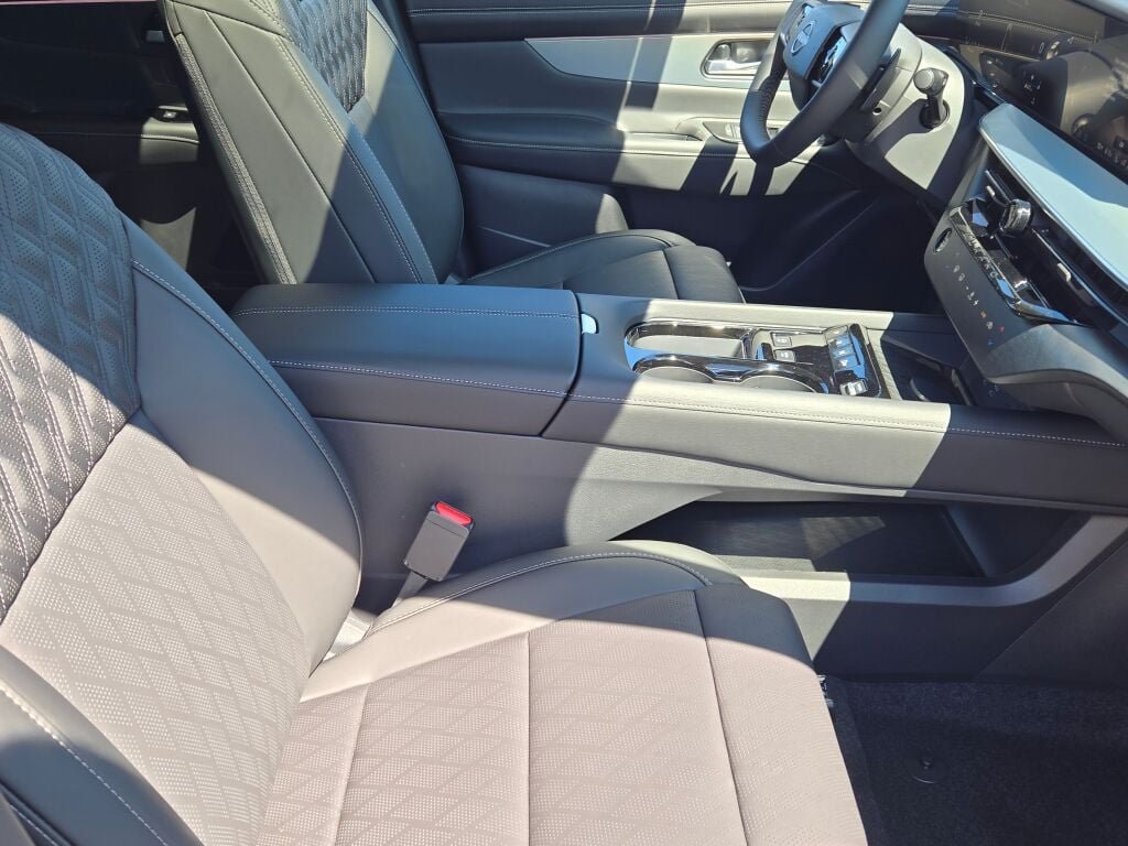 New 2026 Aurora Blue Pearl Metallic / Super Black Two-tone Nissan Platinum image 6