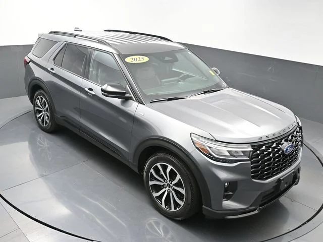 Used 2025 Gray Ford ST-Line image 39