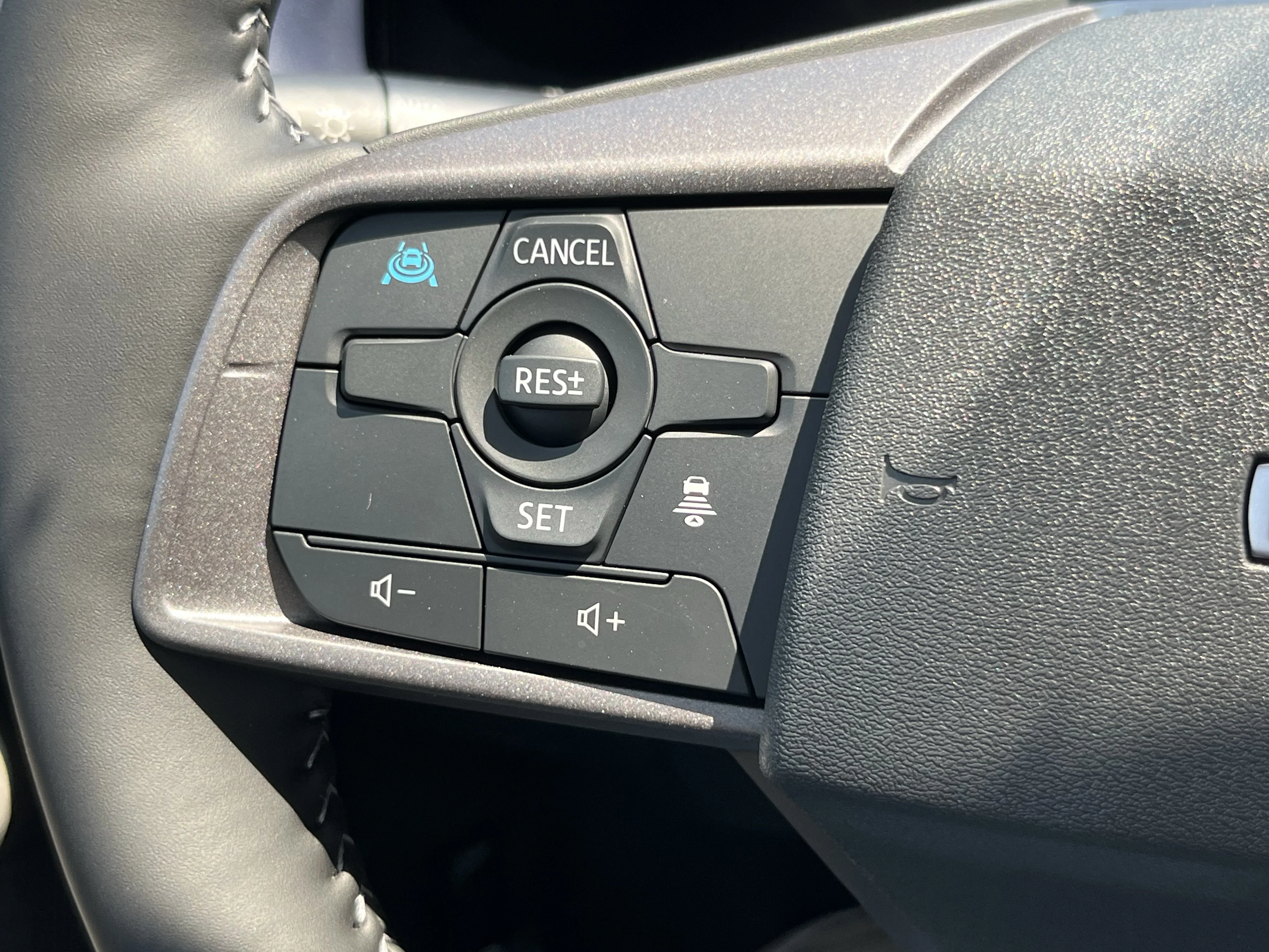 New 2026 Aspen White TriCoat Nissan SL image 25