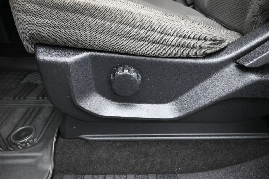 Used 2019 Oxford White Ford XLT image 24