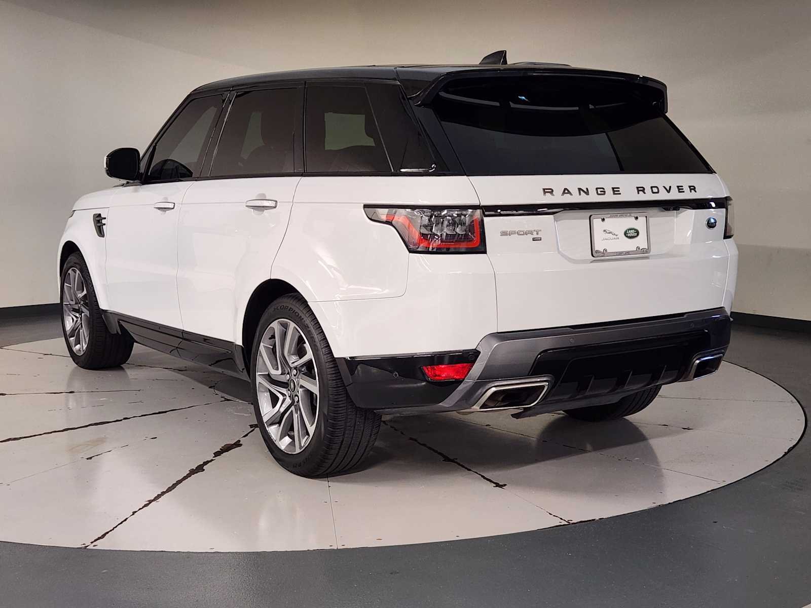 Used 2022 Fuji White Land Rover HSE Silver Edition image 6
