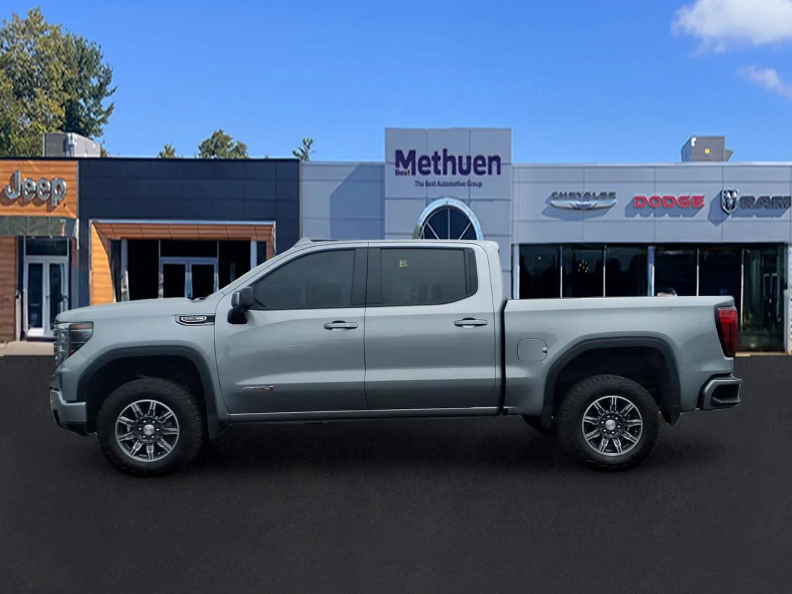 Used 2025 Sterling Metallic GMC AT4 image 8