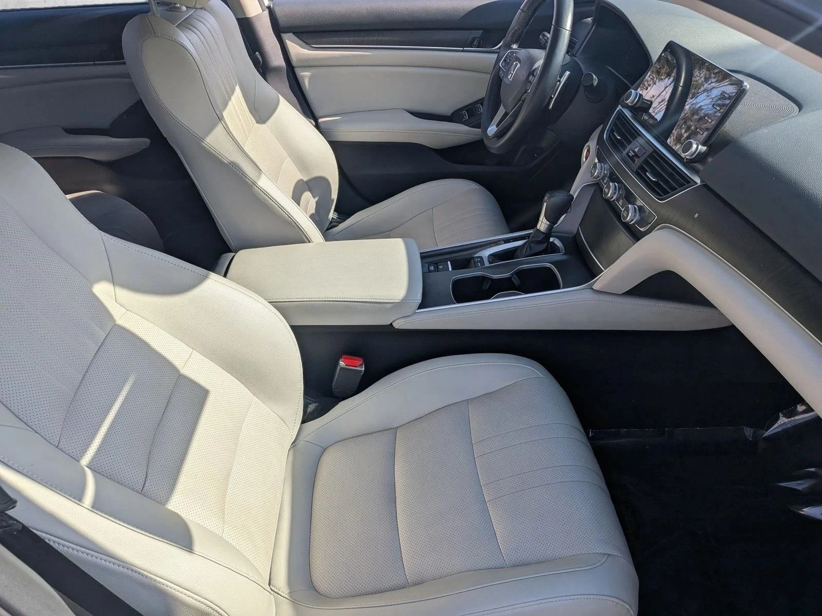 Used 2018 White Honda Touring 1.5T image 20