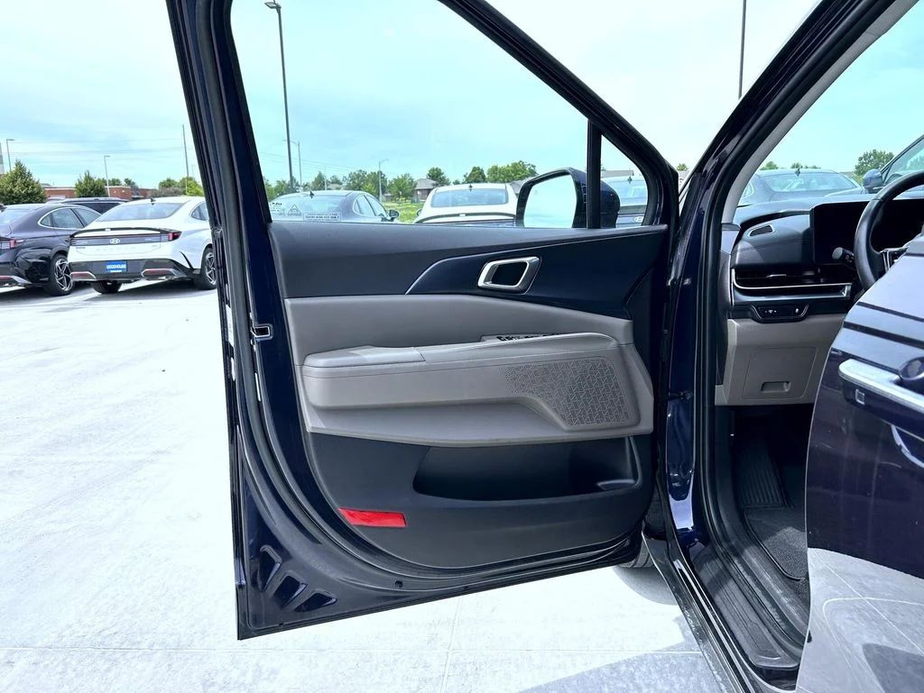 Used 2025 Blue Kia LXS image 10