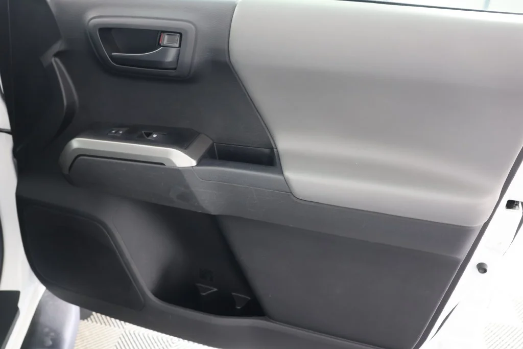 Used 2023 Ice Toyota SR5 image 27