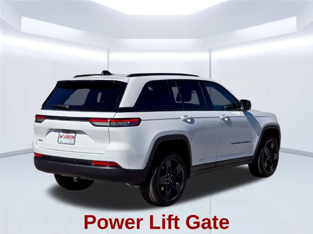 New 2027 White/off-white Jeep Laredo X image 20