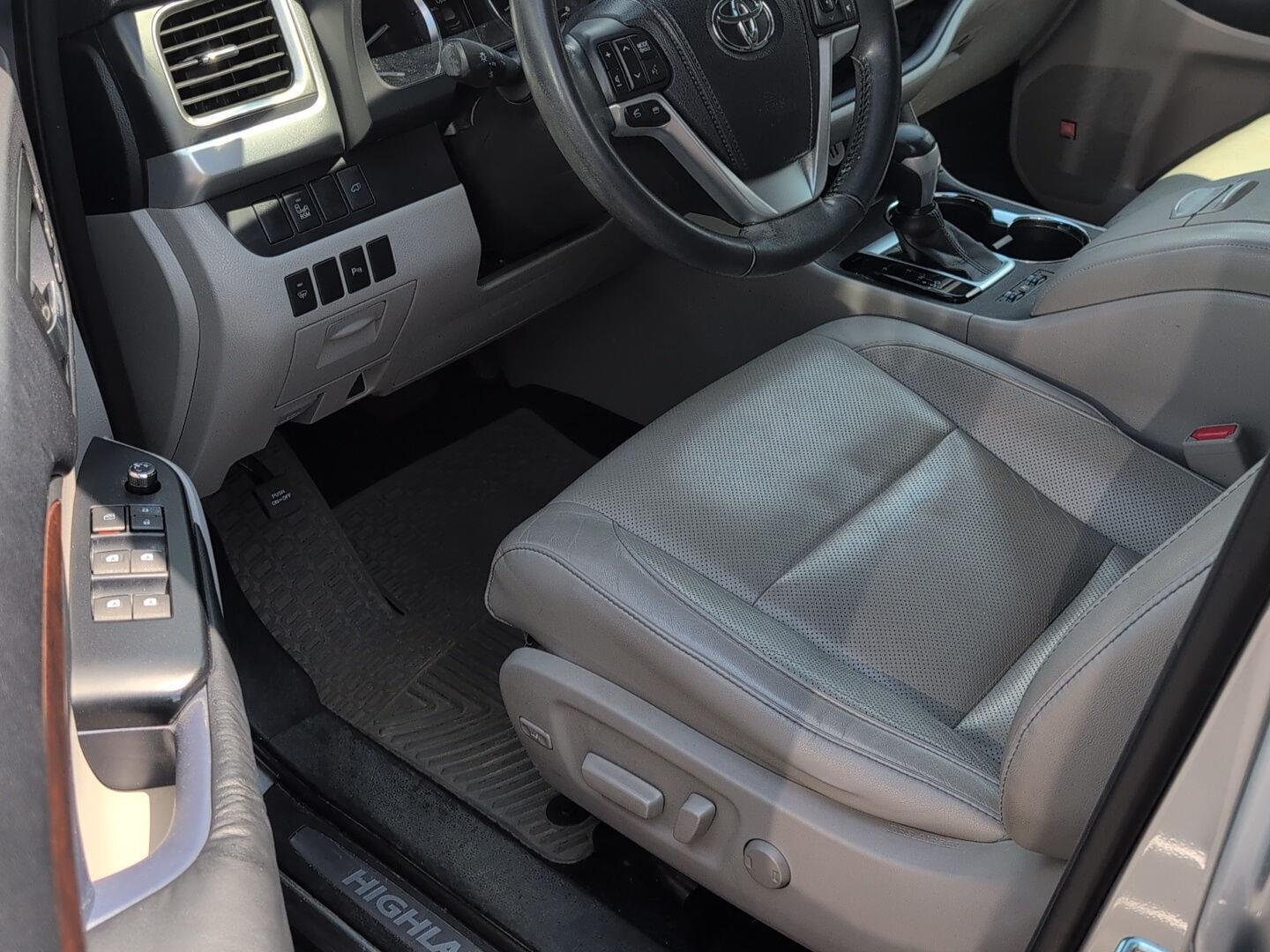 Used 2015 Silver Sky Metallic Toyota Limited image 2