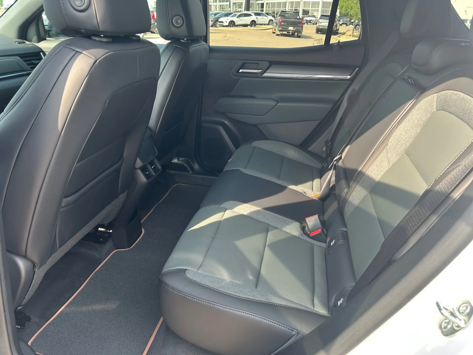 New 2027 Summit White GMC AWD AT4 image 18