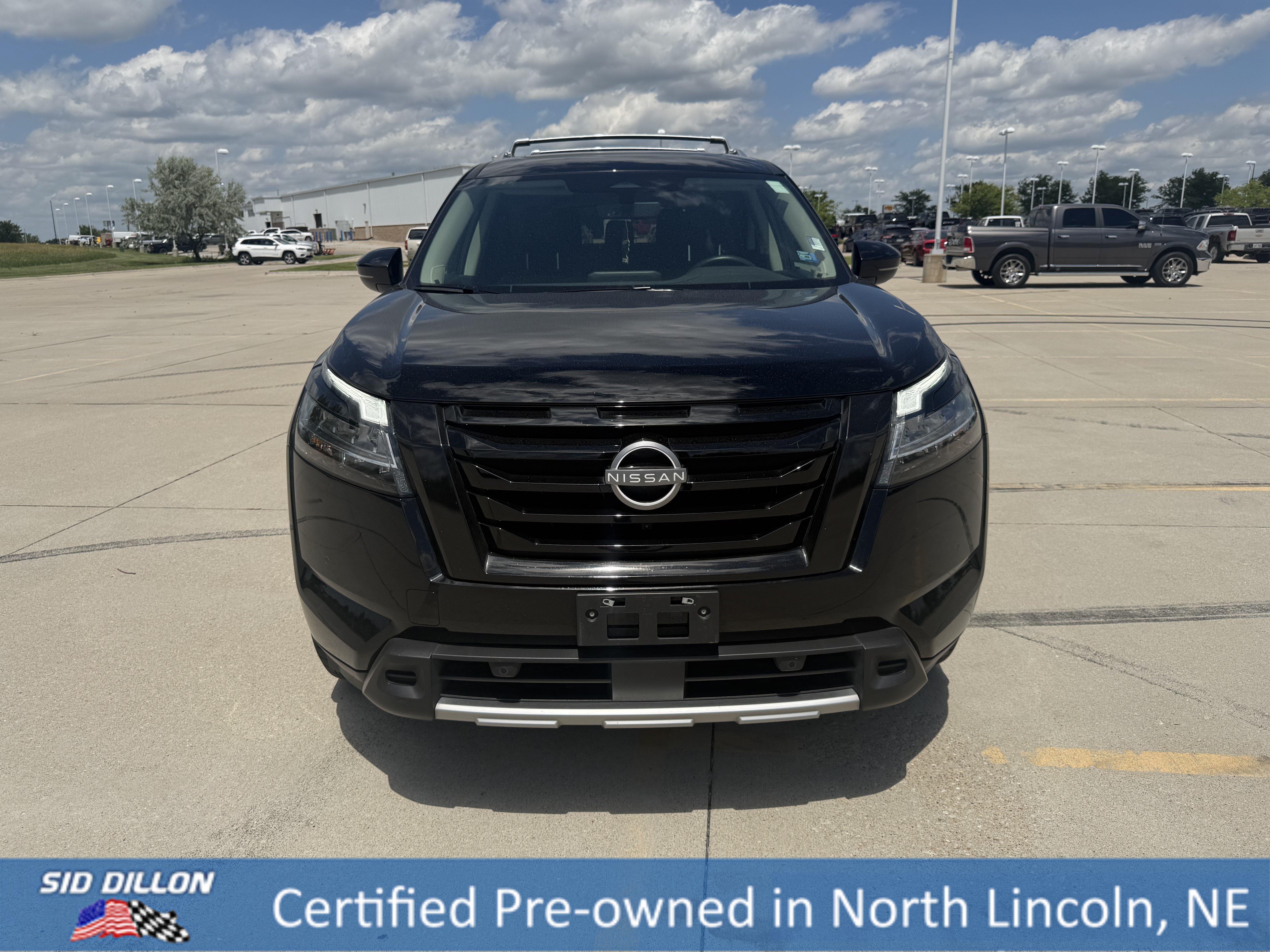 Used 2023 Super Black Nissan SL image 4