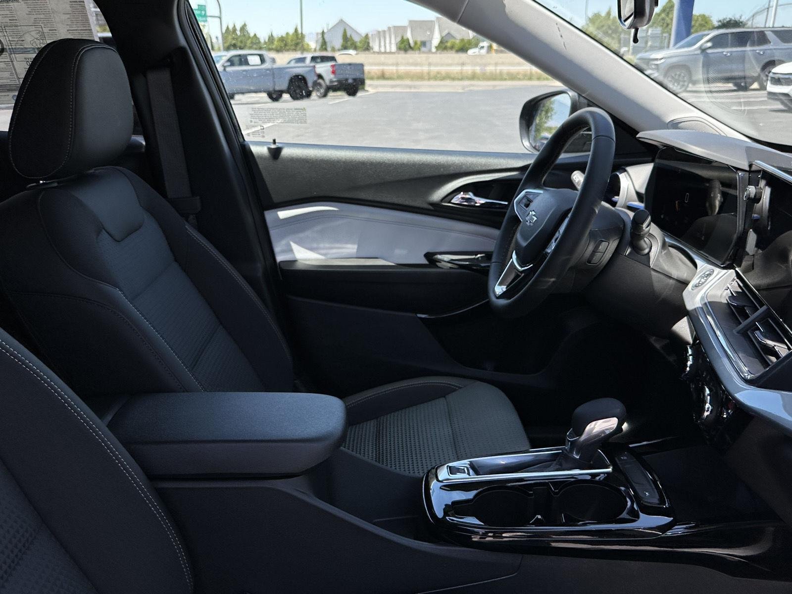 2026 Chevrolet Trax LT - Photo 38