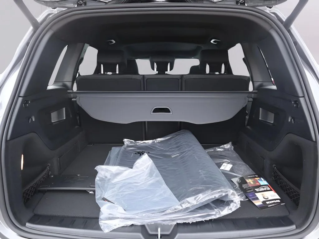 New 2026 Mountain Grey Metallic Mercedes-Benz GLB 250 image 10