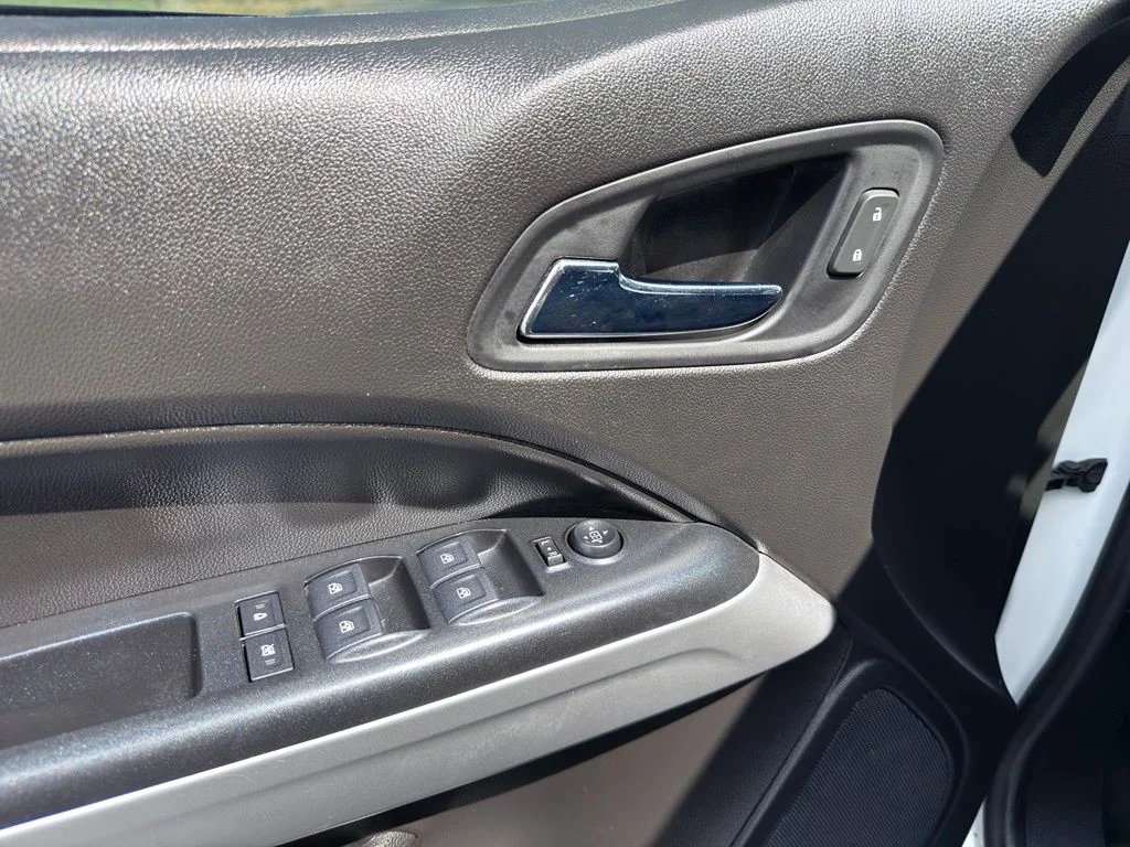 Used 2021 White Chevrolet LT image 25