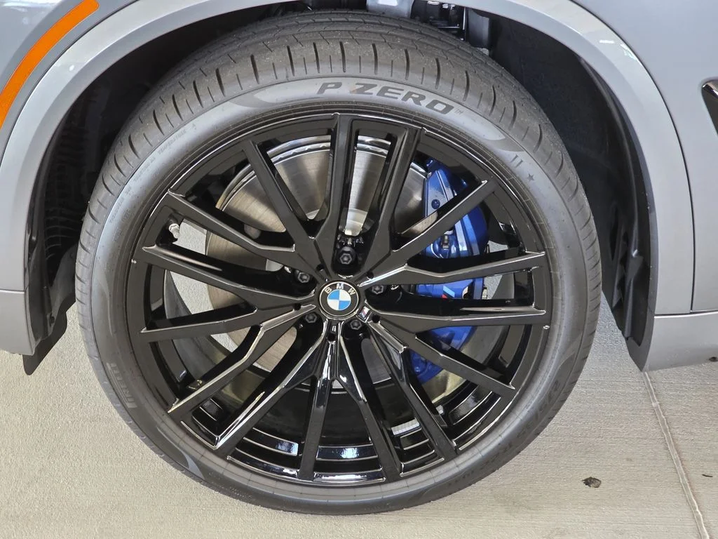 New 2026 Skyscraper Grey Metallic BMW M60i image 5