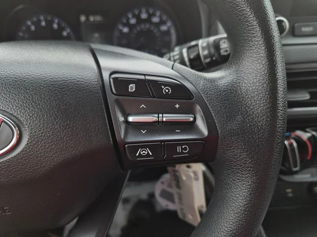 Used 2022 Red Hyundai SE image 19