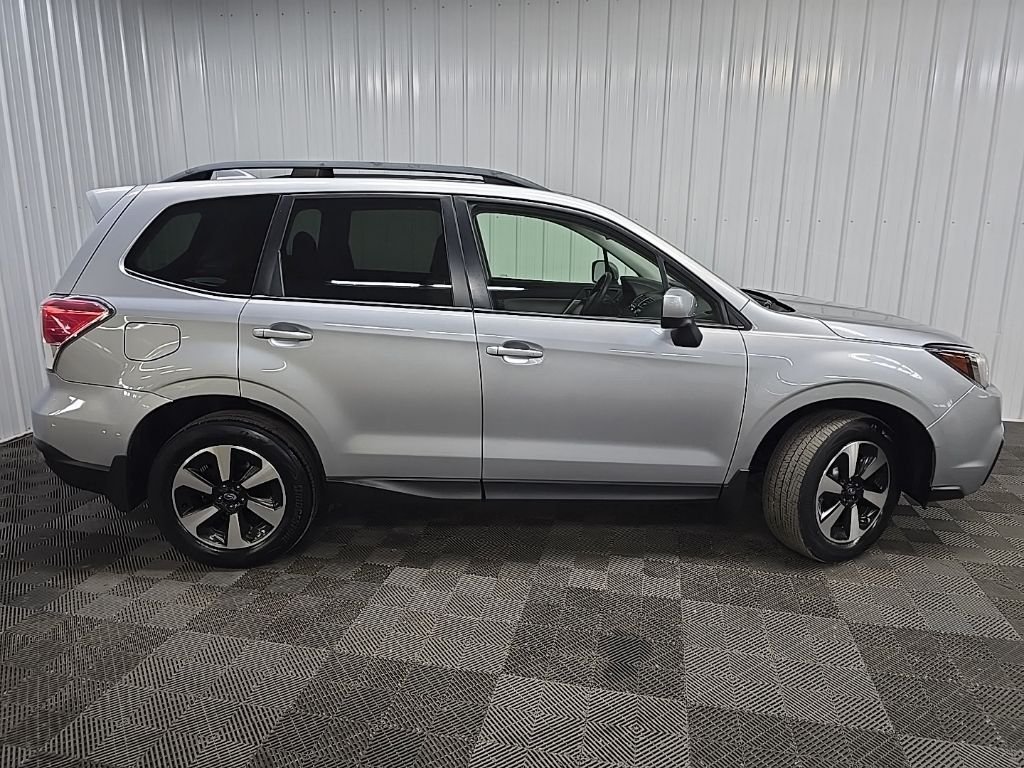 Used 2017 Silver Subaru 2.5i Premium image 2