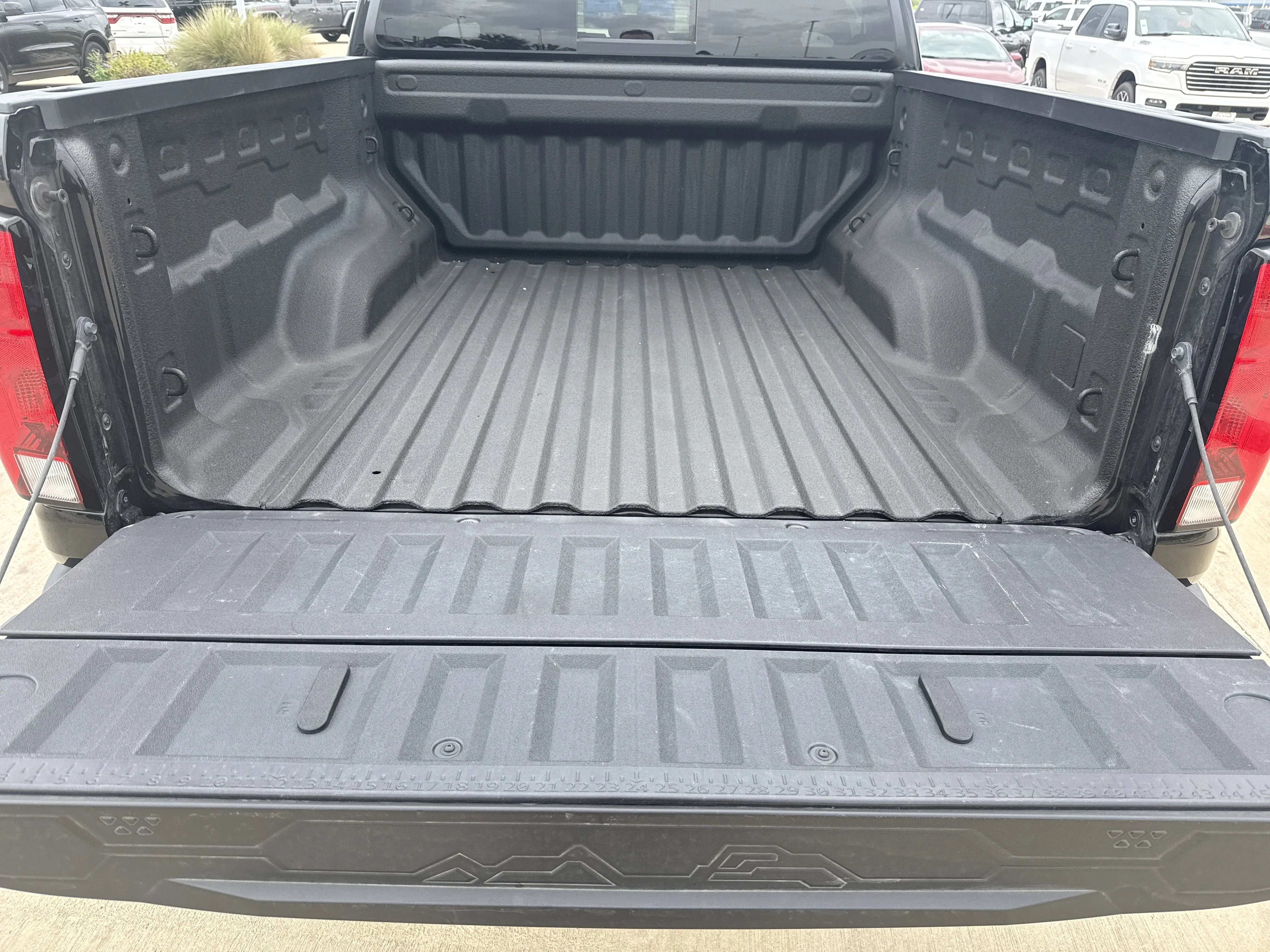 Used 2025 Black Chevrolet LT image 18