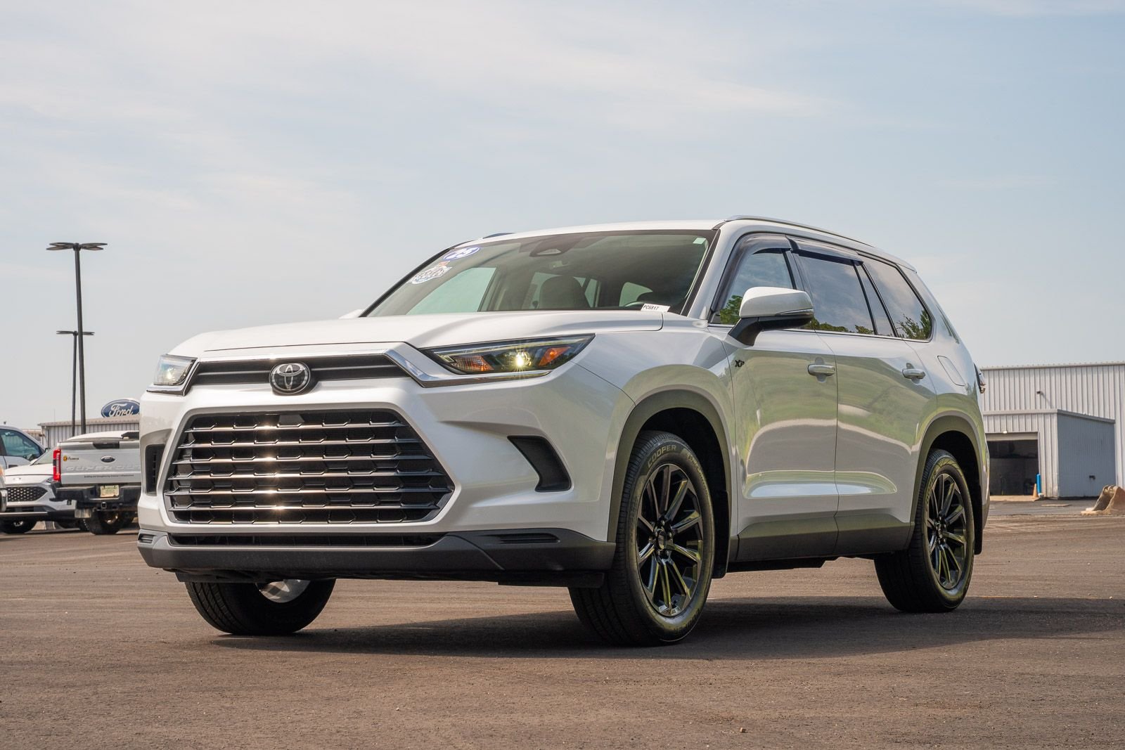 Certified Used 2025 Beige Toyota XLE image 5