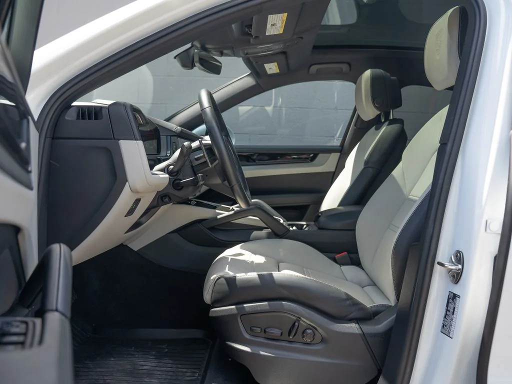Used 2025 White Porsche Base image 17
