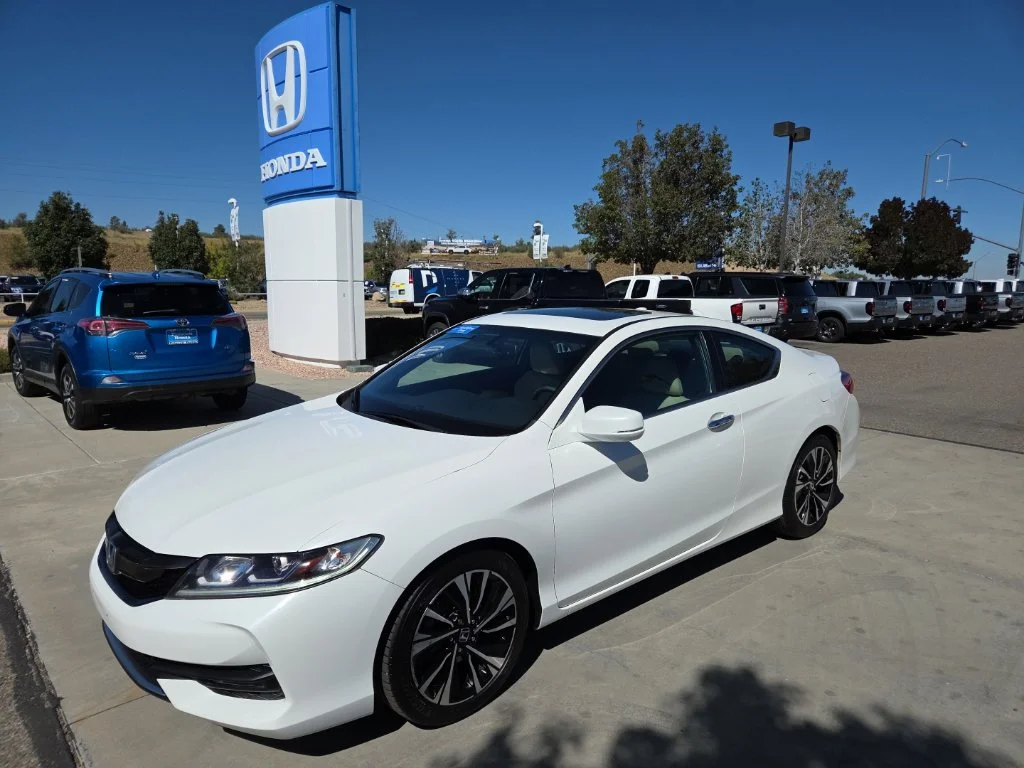 Used 2017  Honda EX-L image 1