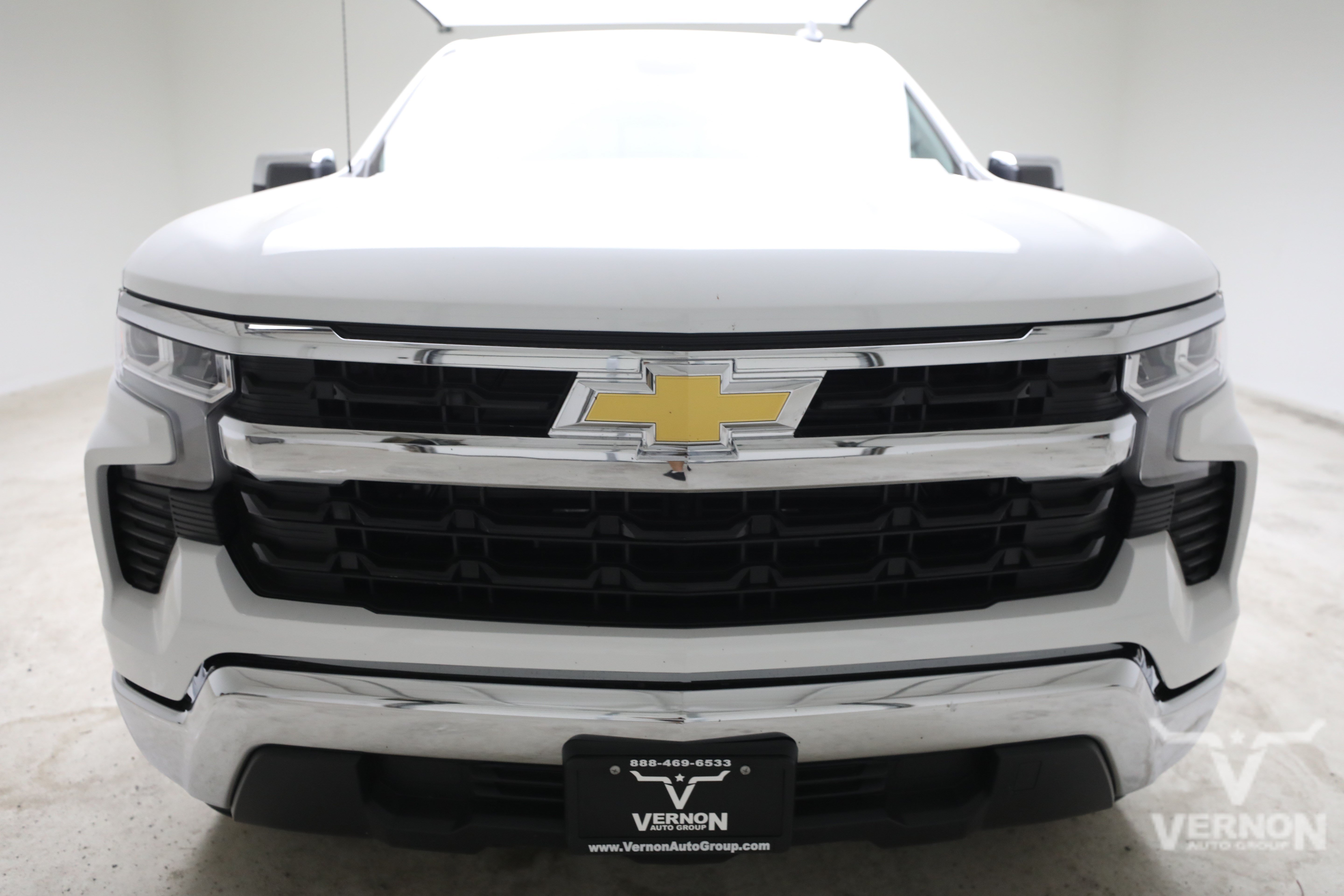 New 2026 Summit White Chevrolet N image 8