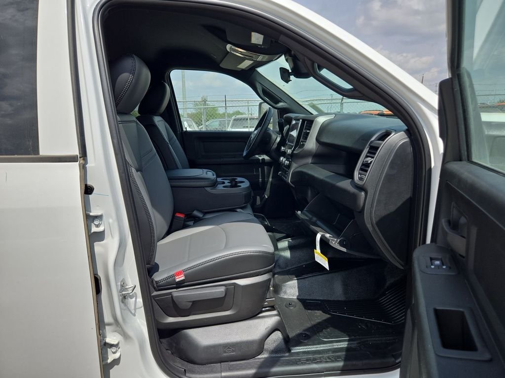 New 2026 Bright White Clearcoat RAM Tradesman image 38