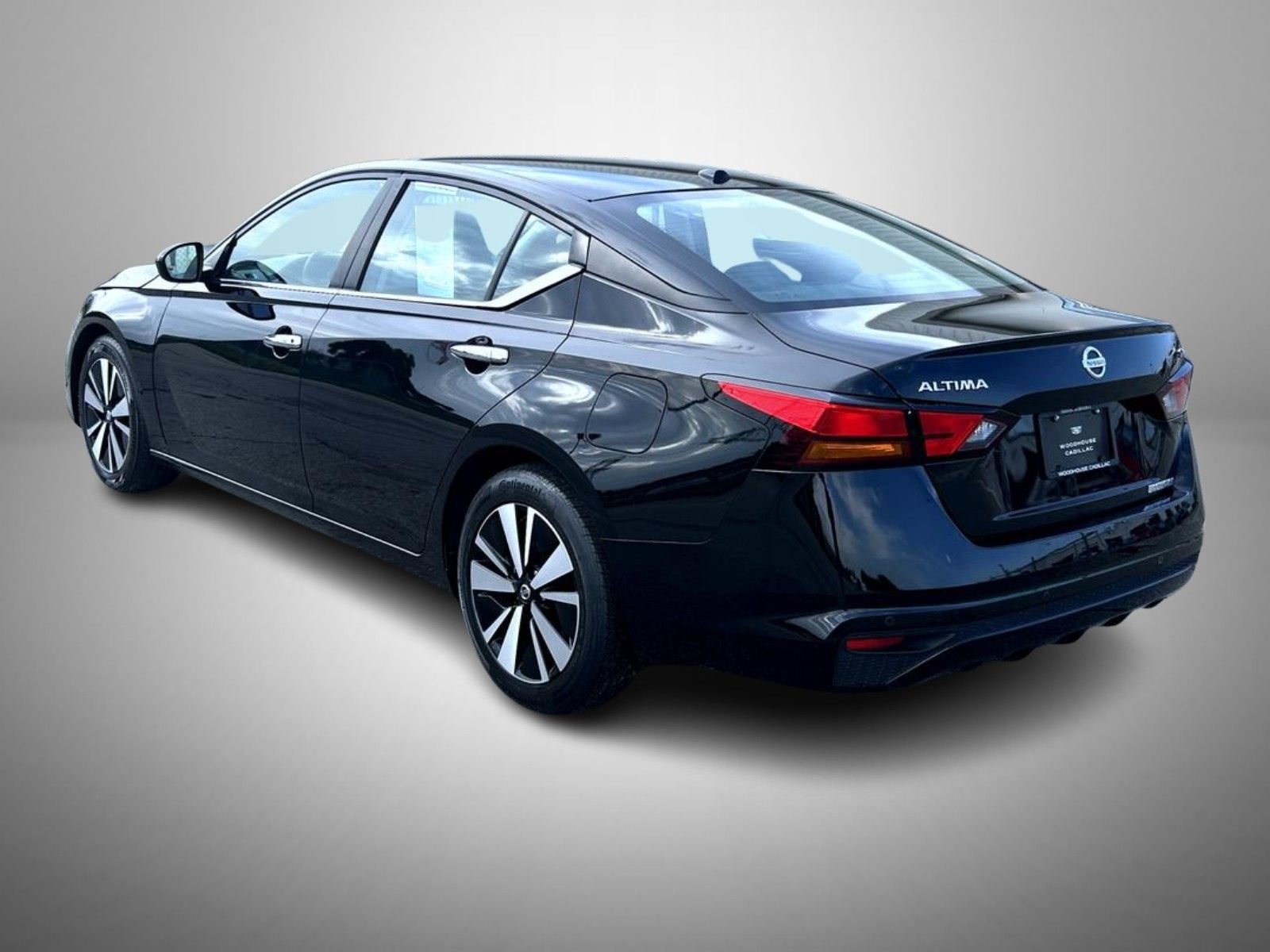 Used 2022 Black Nissan 2.5 SV image 7
