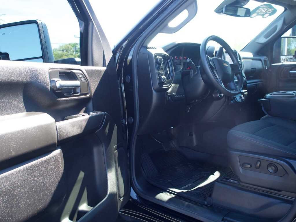 2025 Chevrolet Silverado 2500HD Custom - Photo 21