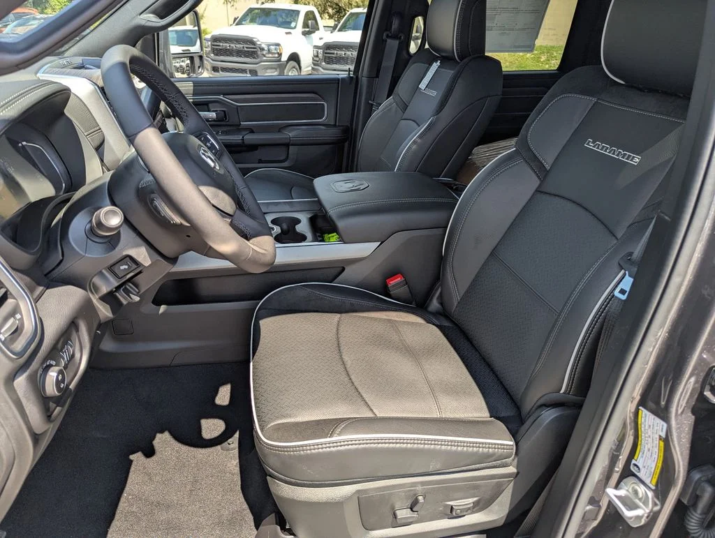 2025 RAM 3500 Laramie - Photo 12