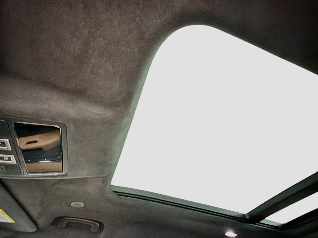 New 2026 Santorini Black Land Rover V8 image 23