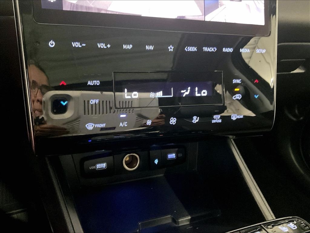 Used 2022 Black Hyundai Limited image 26
