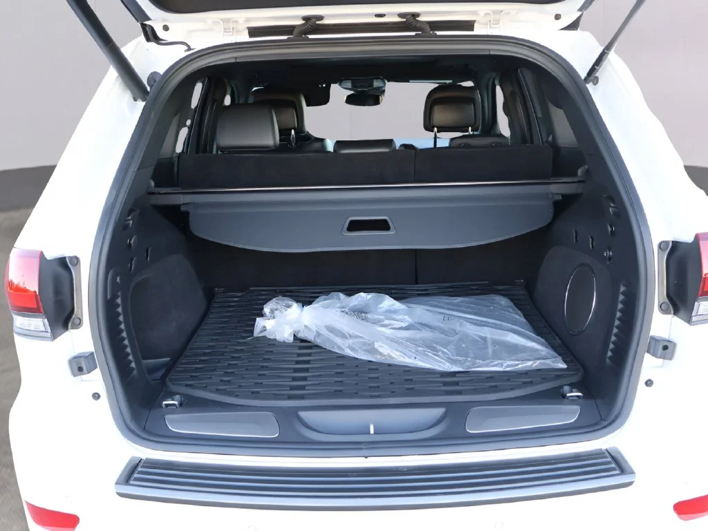 Used 2021 White Jeep High Altitude image 17