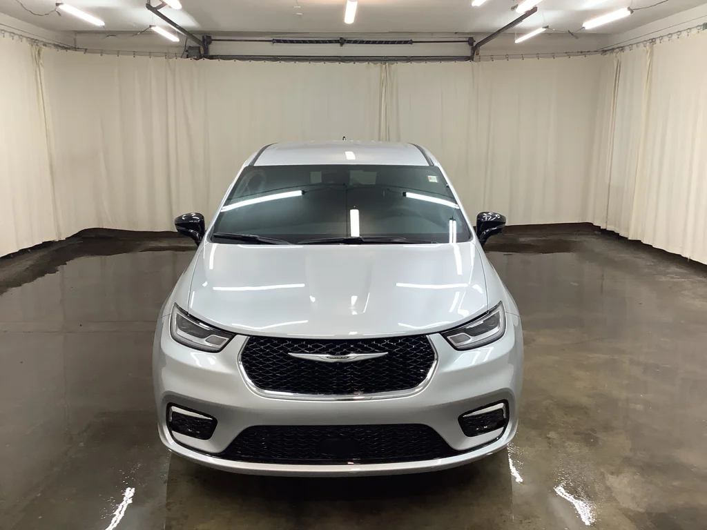 New 2026 Silver Mist Clear-Coat Exterior Paint Chrysler  image 3