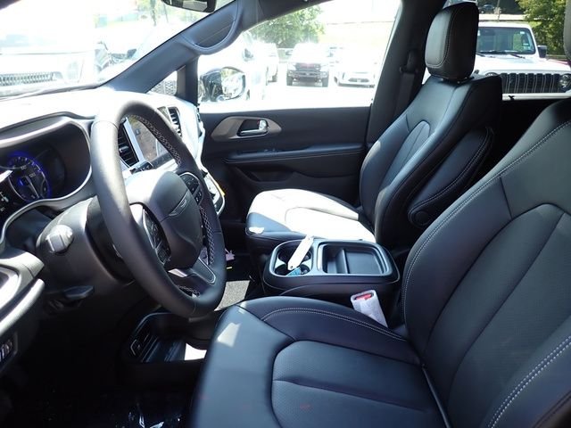 New 2027 Bright White Clear-Coat Paint Chrysler LX image 12